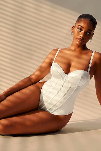Load image into Gallery viewer, Curves Enhanced: Cupped Bra-Free Thong Bodysuit Shapewear for Confidence
